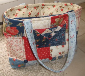 Zipper Charm Tote Exterior 2